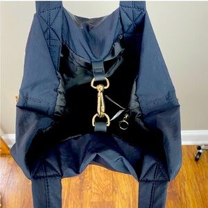 Lululemon on my level bag 30 L. Like new, gently used a few times.